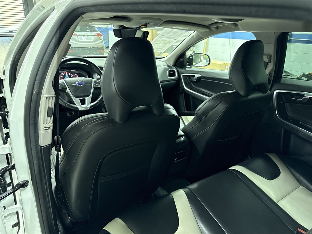 2016 Volvo V60 T5 28