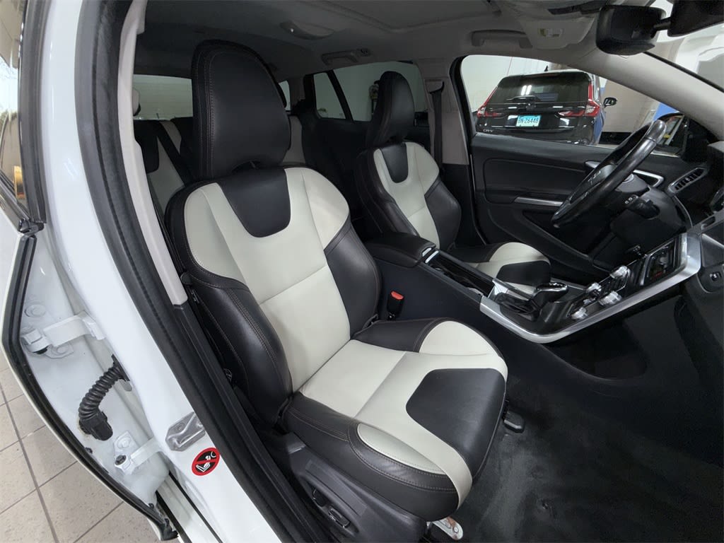 2016 Volvo V60 T5 9