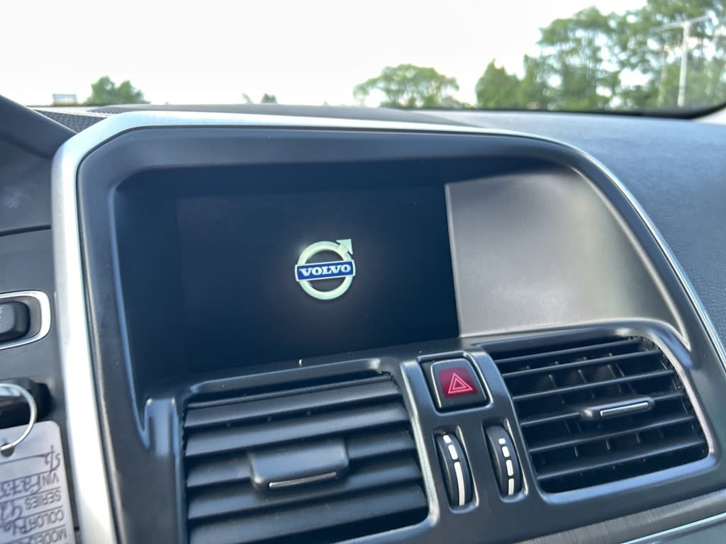 Thumbnail: 2015 Volvo XC60 - 8