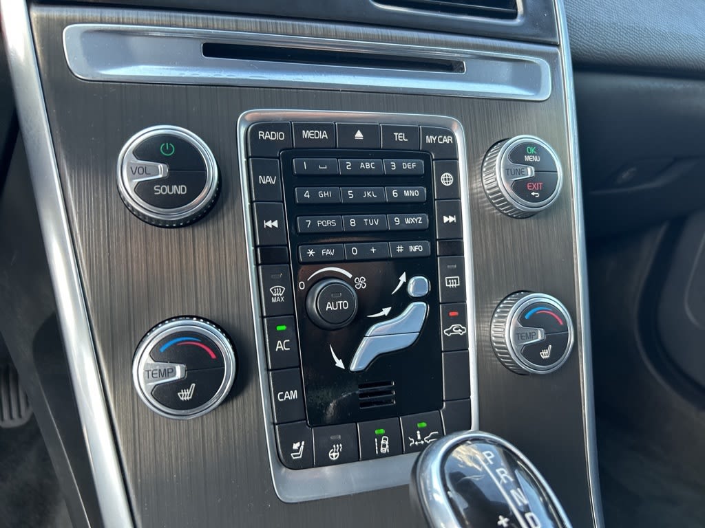 Thumbnail: 2015 Volvo XC60 - 23