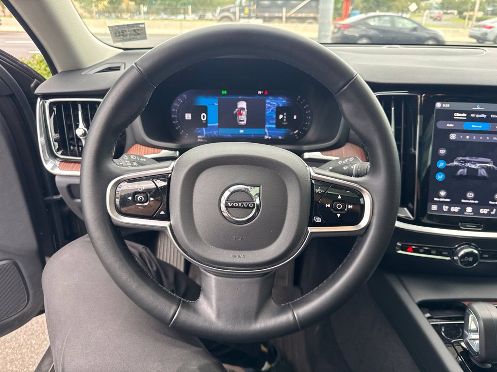 Thumbnail: 2025 Volvo V60 - 2