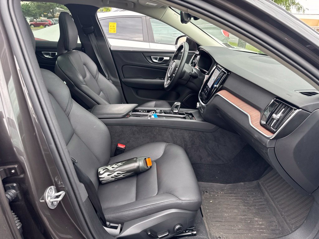 Thumbnail: 2025 Volvo V60 - 9