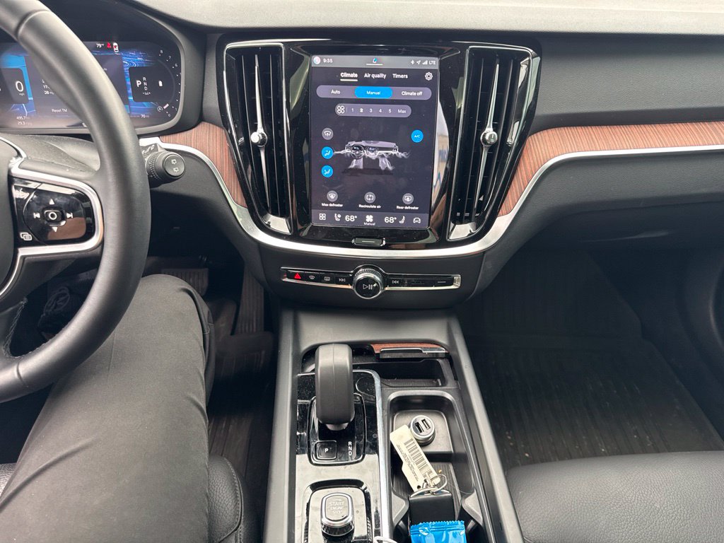 Thumbnail: 2025 Volvo V60 - 10