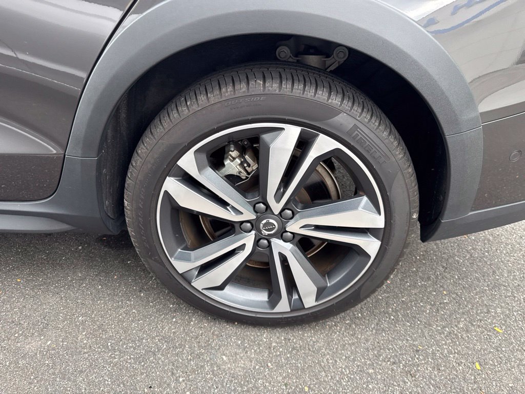 Thumbnail: 2025 Volvo V60 - 21