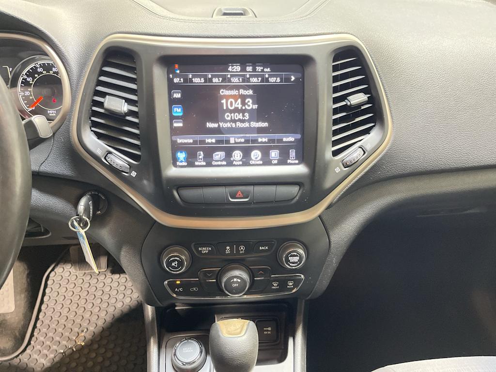 Thumbnail: 2015 Jeep Cherokee - 14