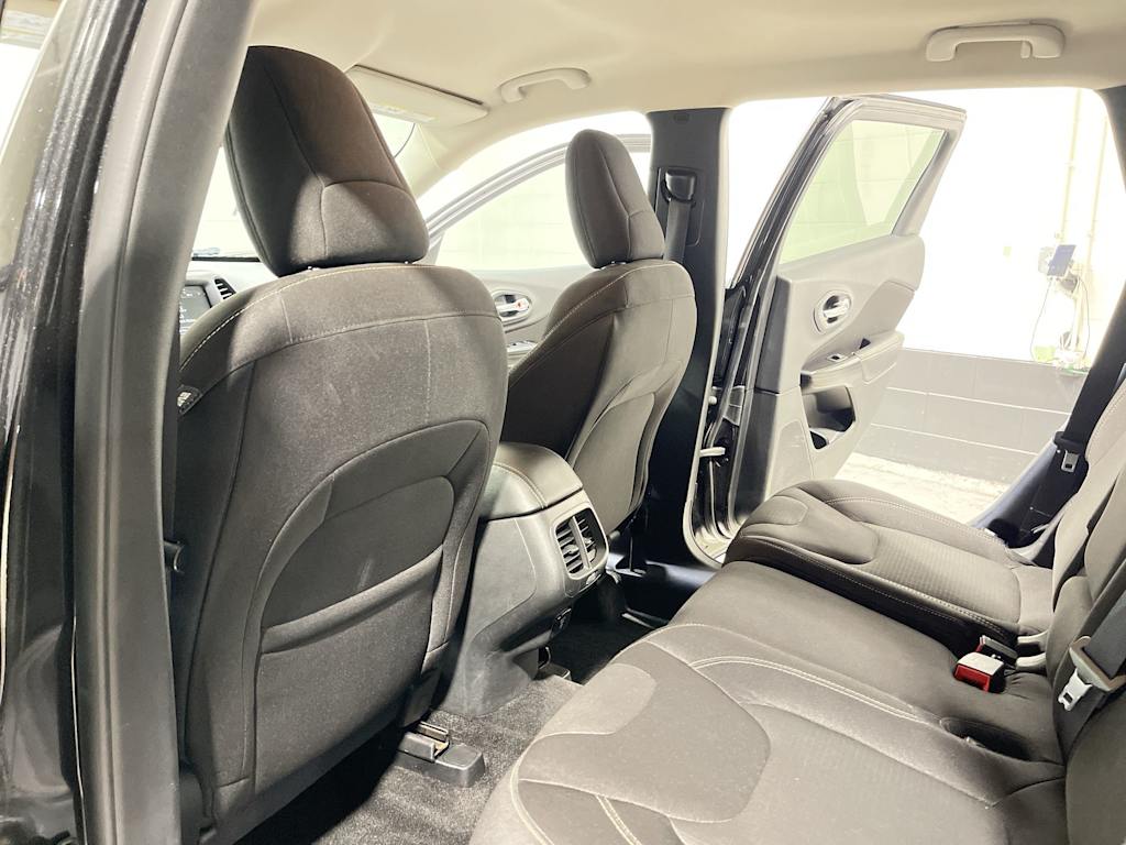 Thumbnail: 2015 Jeep Cherokee - 13