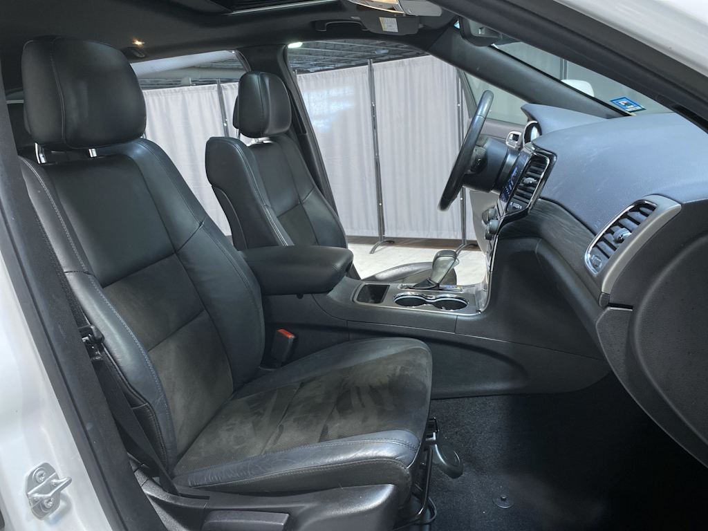 Thumbnail: 2020 Jeep Grand Cherokee - 21