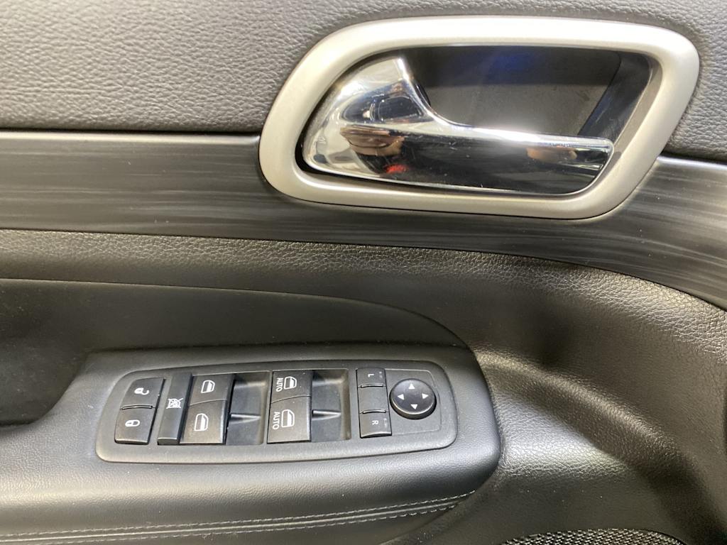 Thumbnail: 2020 Jeep Grand Cherokee - 23