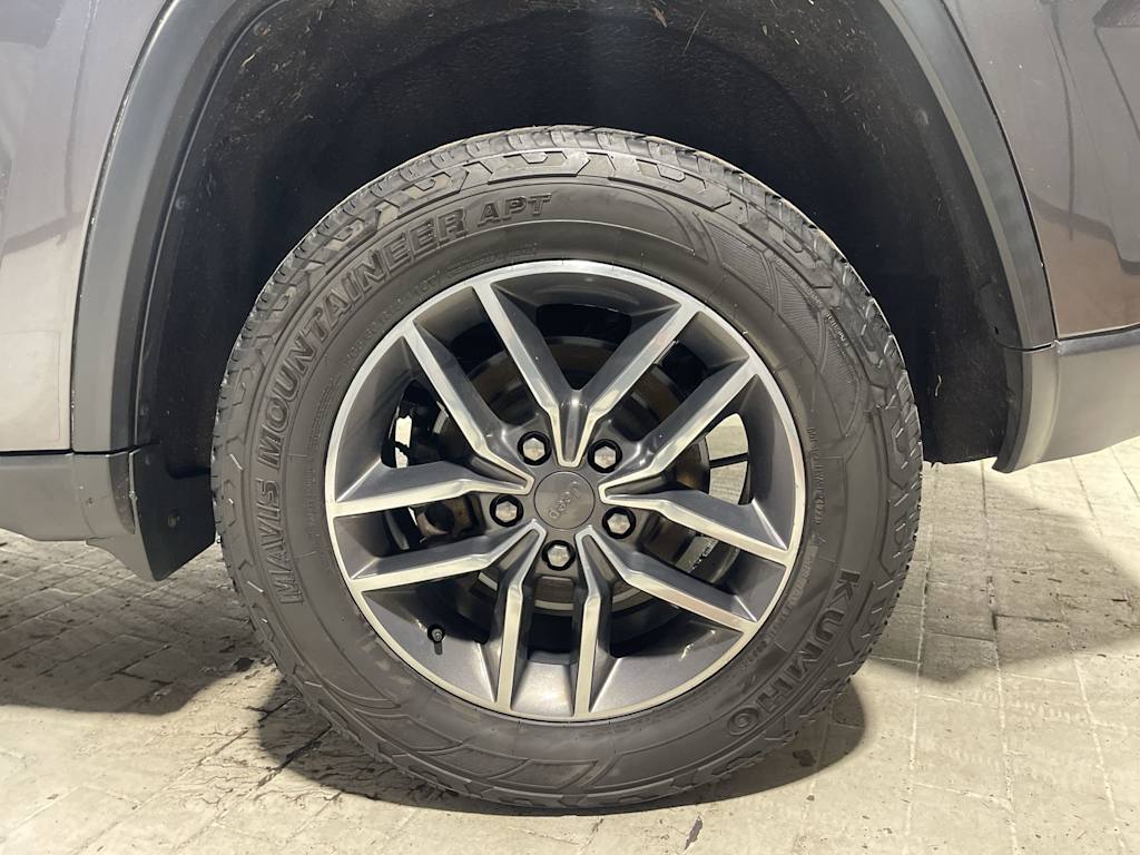 Thumbnail: 2019 Jeep Grand Cherokee - 8