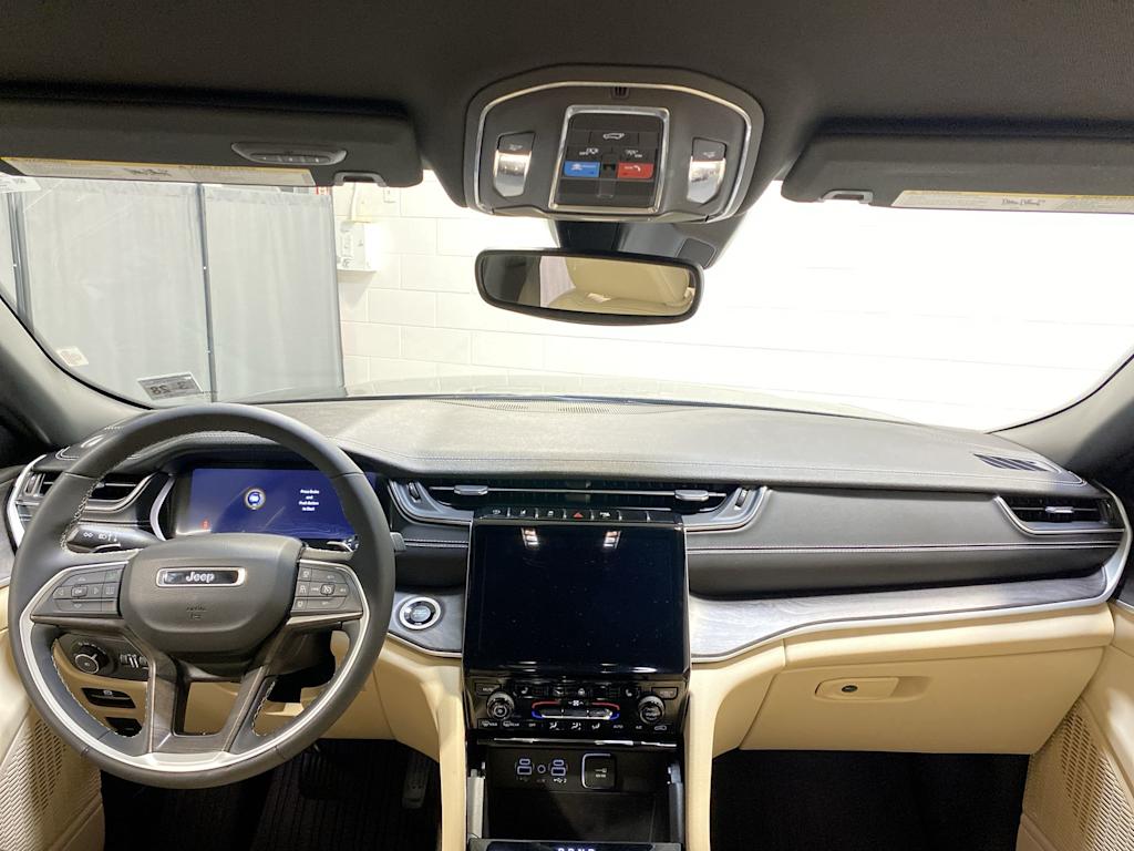 2023 Jeep Grand Cherokee Limited Edition 2