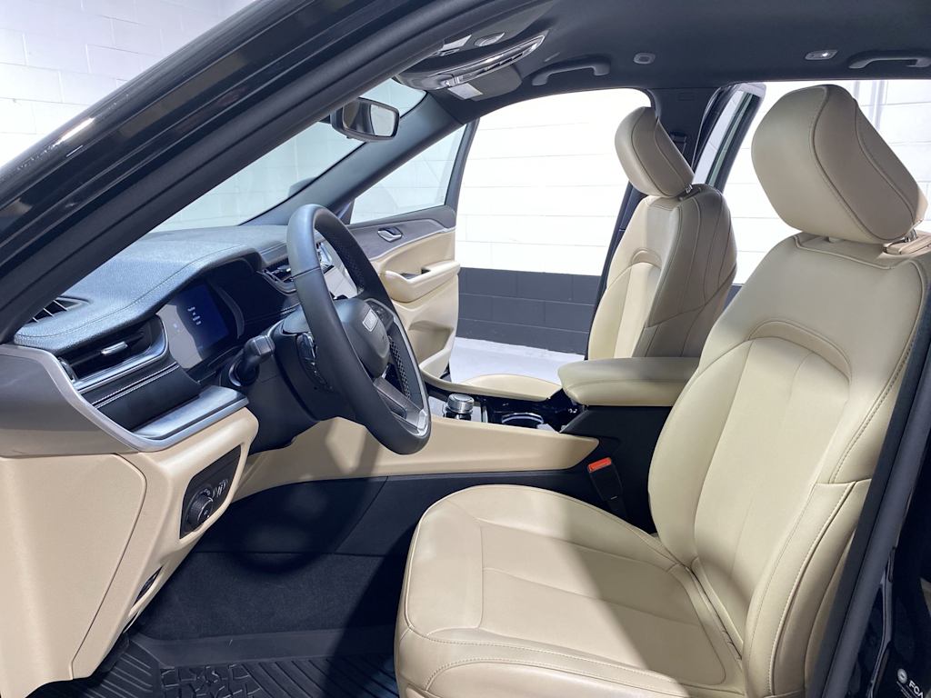 2023 Jeep Grand Cherokee Limited Edition 12