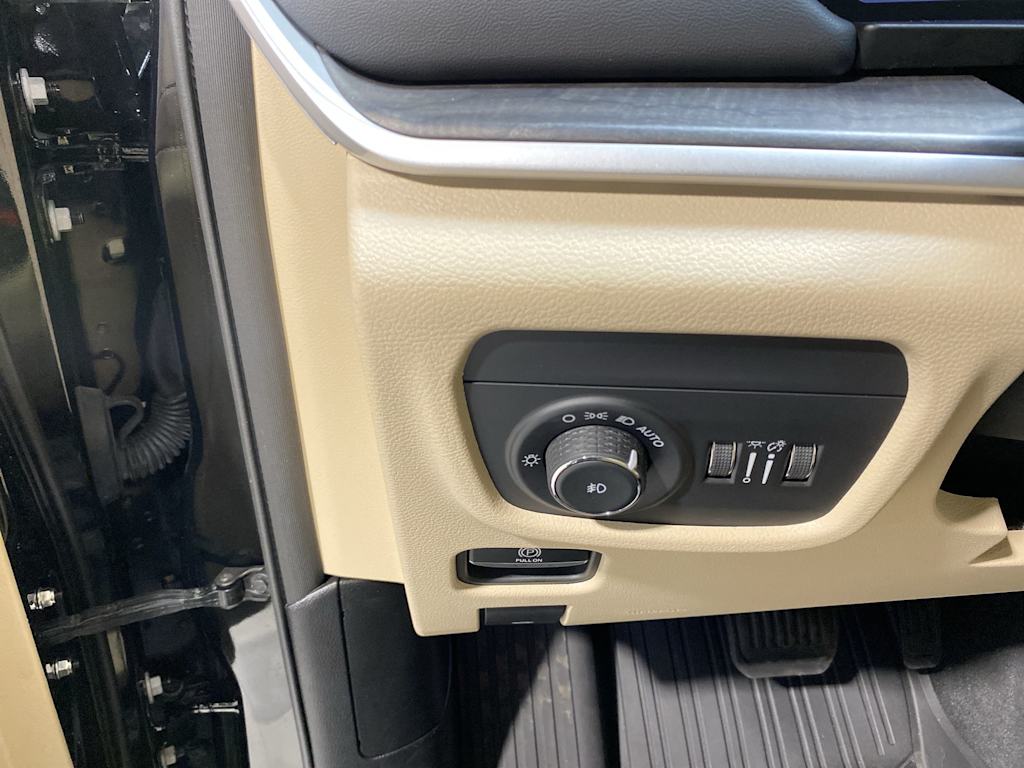 2023 Jeep Grand Cherokee Limited Edition 23