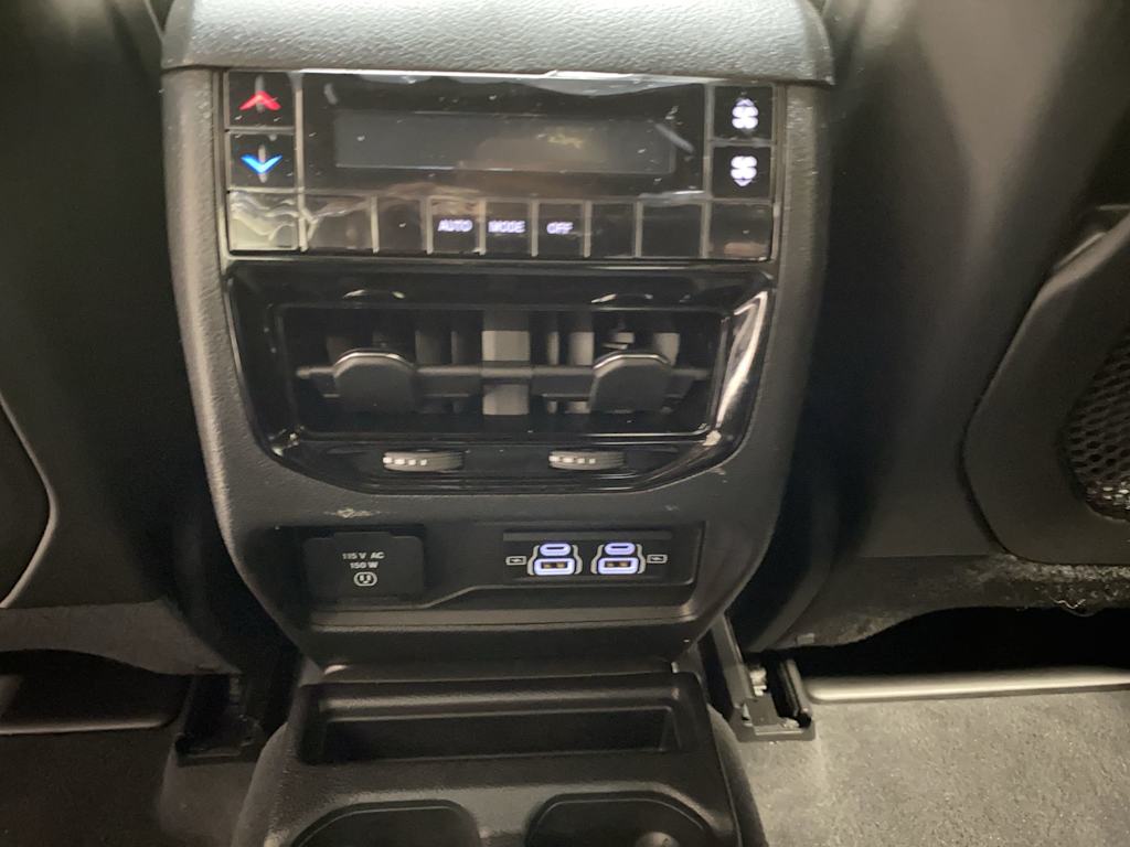 2023 Jeep Grand Cherokee L Laredo 25