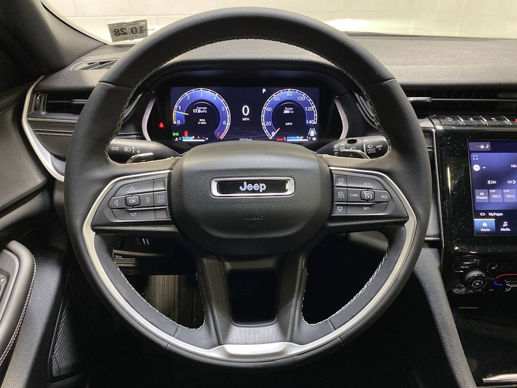 2023 Jeep Grand Cherokee L Laredo 10