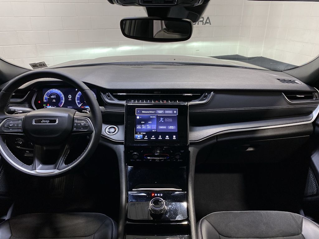 2023 Jeep Grand Cherokee L Laredo 2