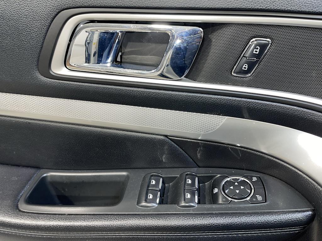 Thumbnail: 2016 Ford Explorer - 21