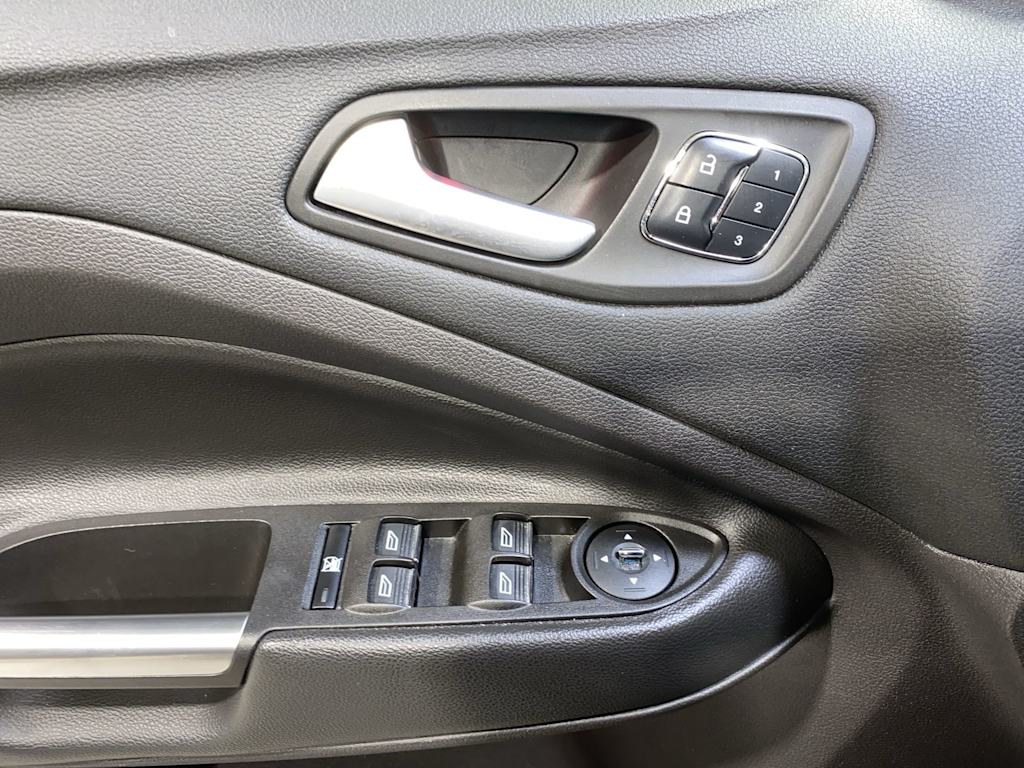 Thumbnail: 2016 Ford Escape - 22