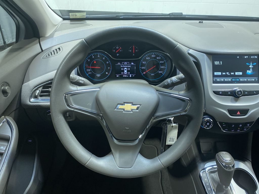Thumbnail: 2018 Chevrolet Cruze - 10