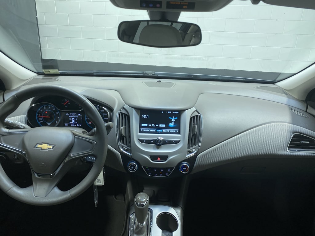 Thumbnail: 2018 Chevrolet Cruze - 2