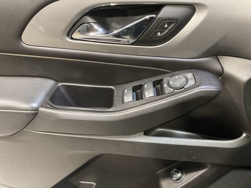 Thumbnail: 2019 Chevrolet Traverse - 23