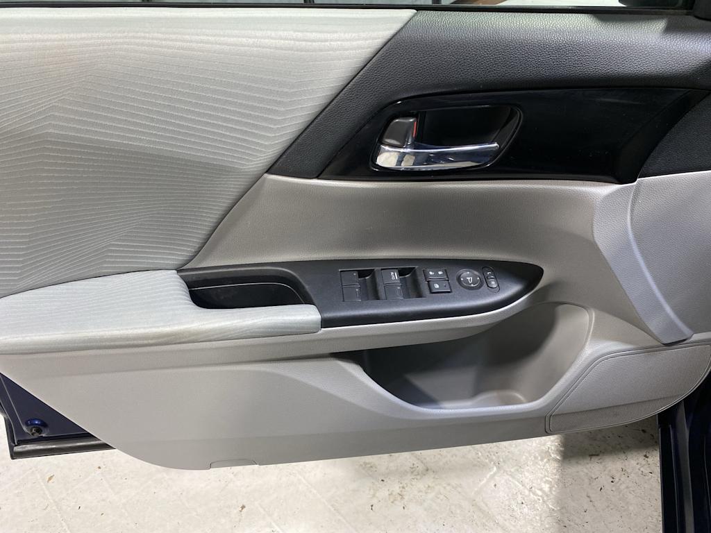 2016 Honda Accord LX 23