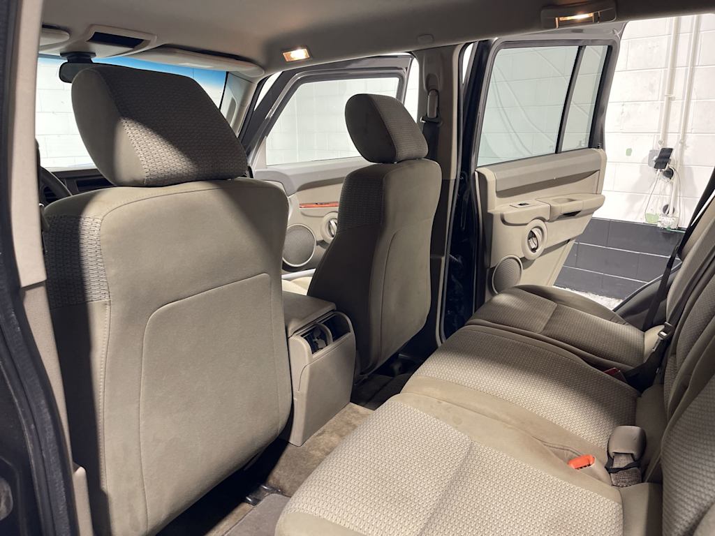 Thumbnail: 2006 Jeep Commander - 13