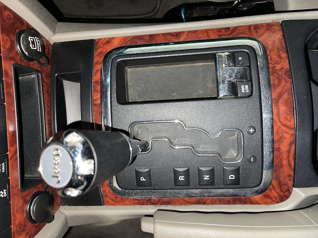 Thumbnail: 2006 Jeep Commander - 15