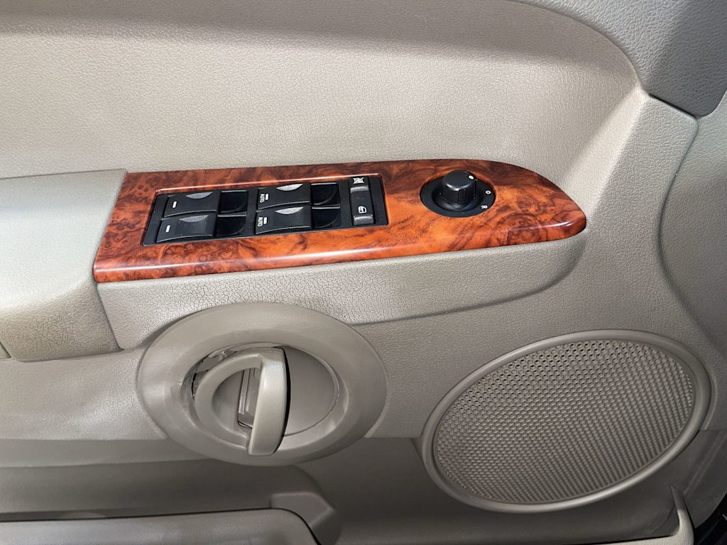 Thumbnail: 2006 Jeep Commander - 23
