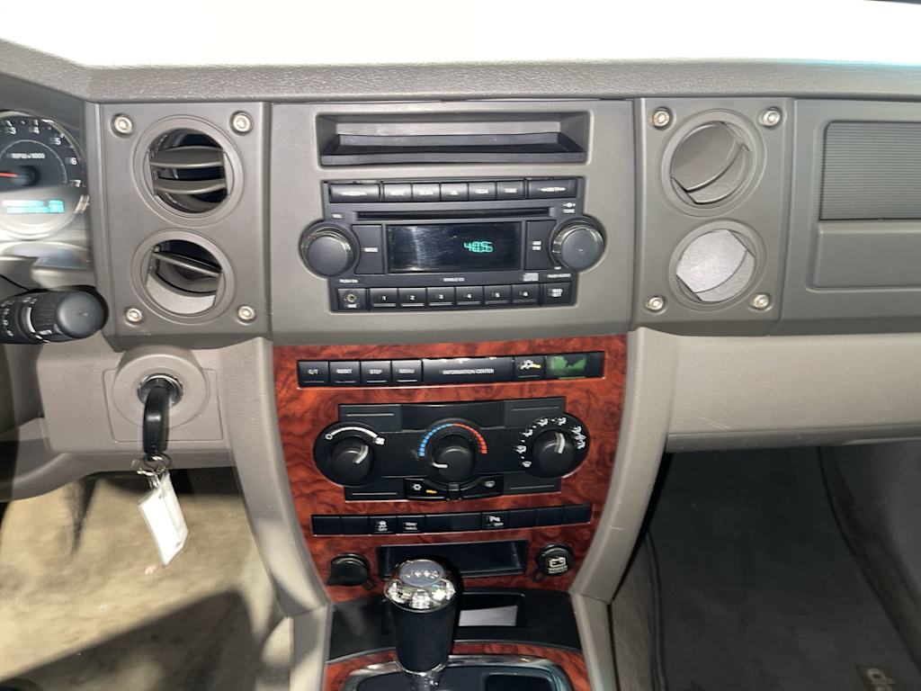 Thumbnail: 2006 Jeep Commander - 14