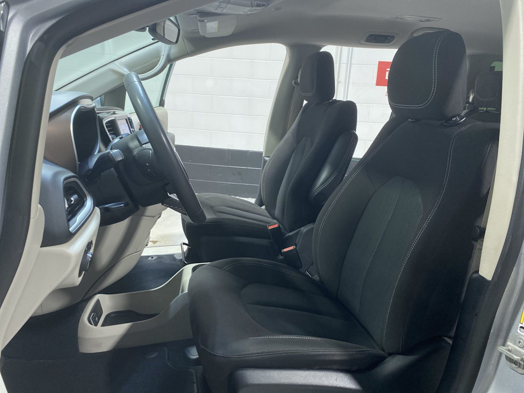 Thumbnail: 2023 Chrysler Voyager - 12