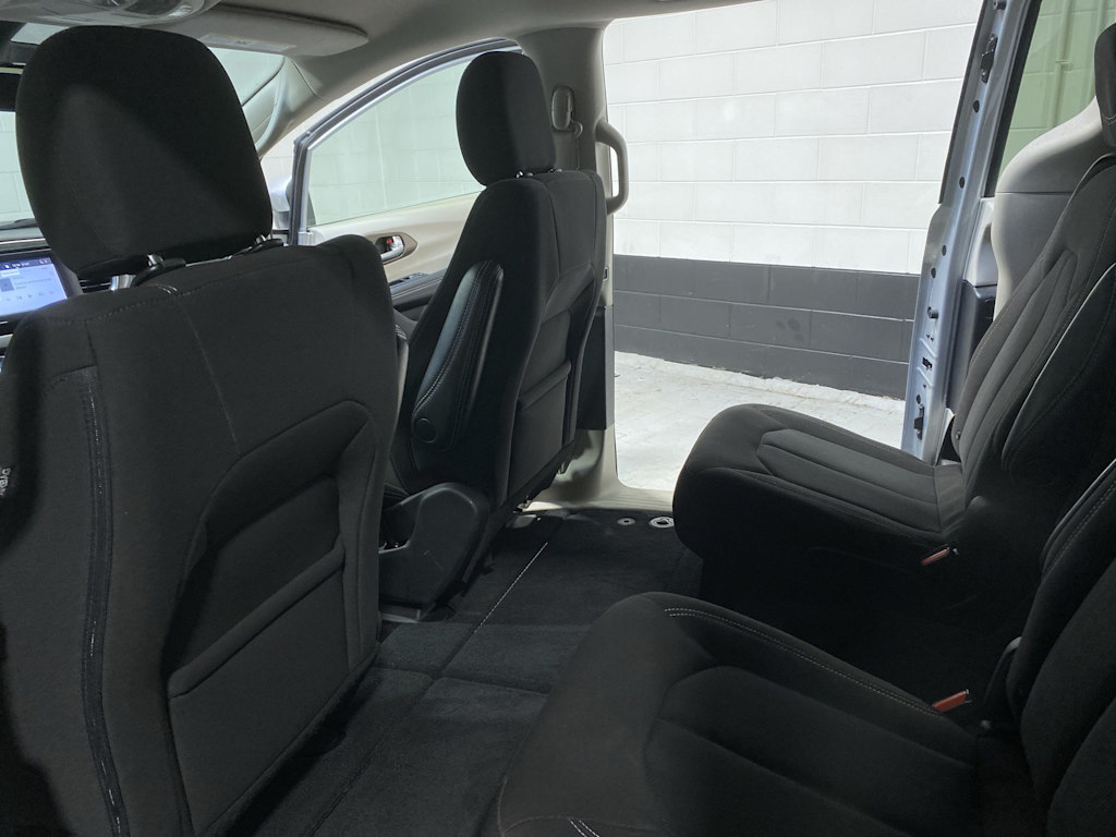 Thumbnail: 2023 Chrysler Voyager - 13