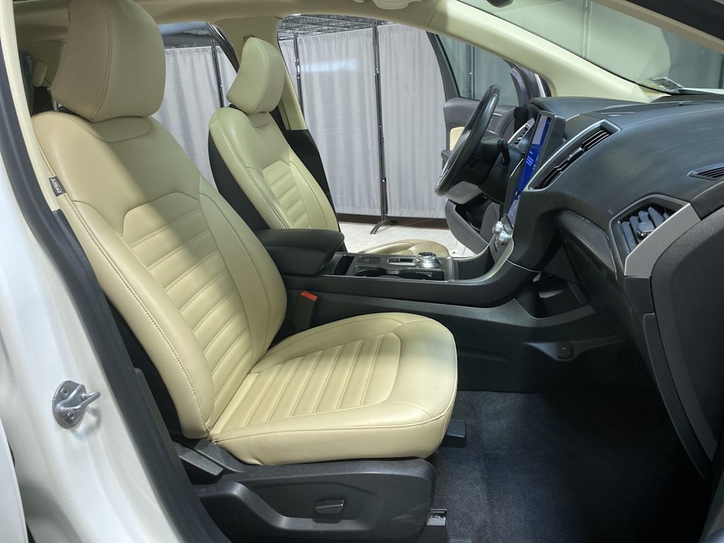 Thumbnail: 2022 Ford Edge - 19