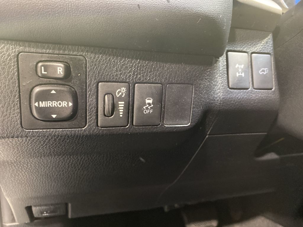 Thumbnail: 2013 Toyota RAV4 - 24