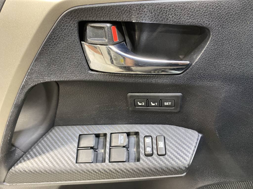 Thumbnail: 2013 Toyota RAV4 - 23