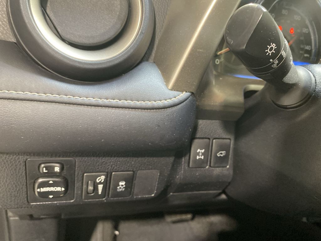 Thumbnail: 2013 Toyota RAV4 - 24