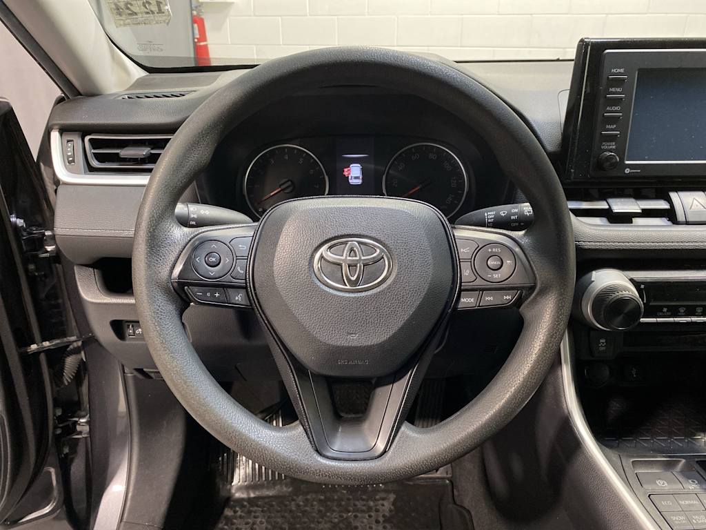 2020 Toyota RAV4 LE 10