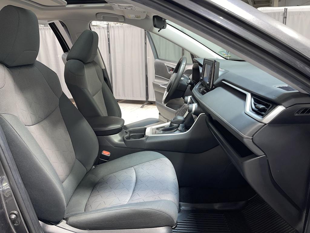 Thumbnail: 2020 Toyota RAV4 - 21