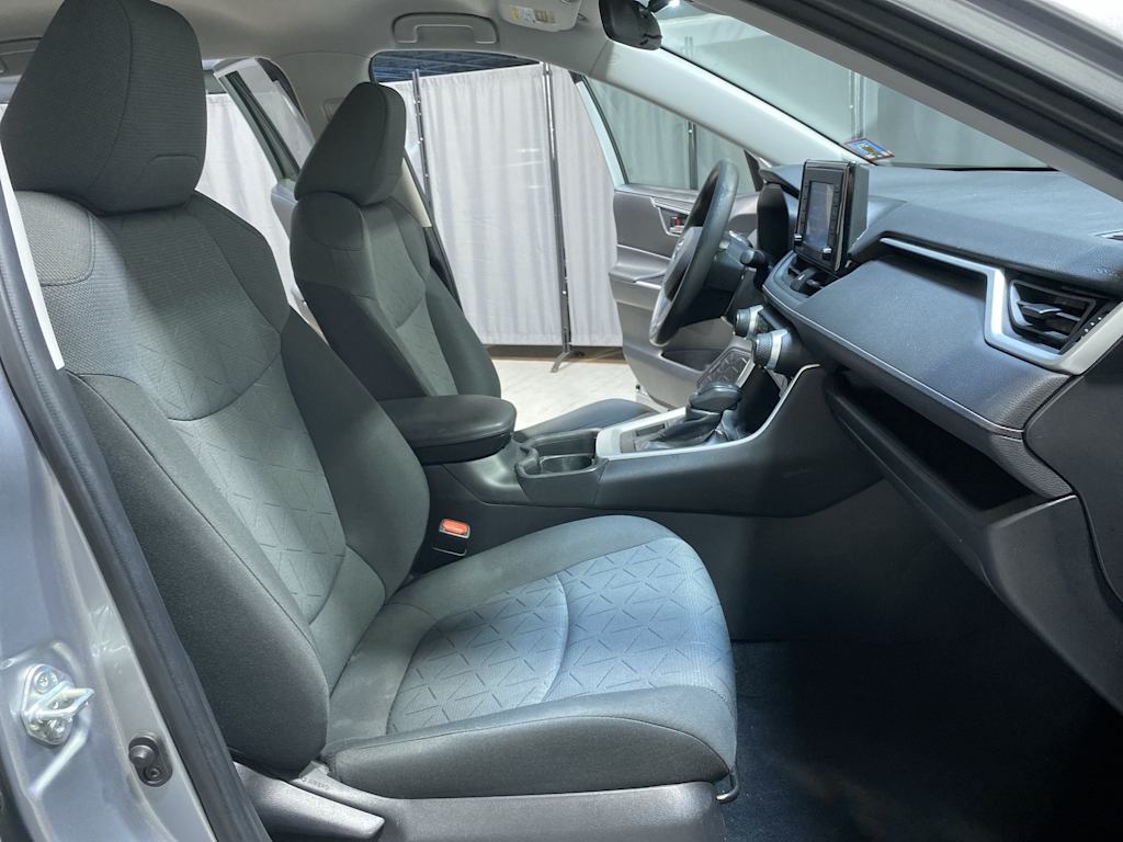 Thumbnail: 2020 Toyota RAV4 - 21