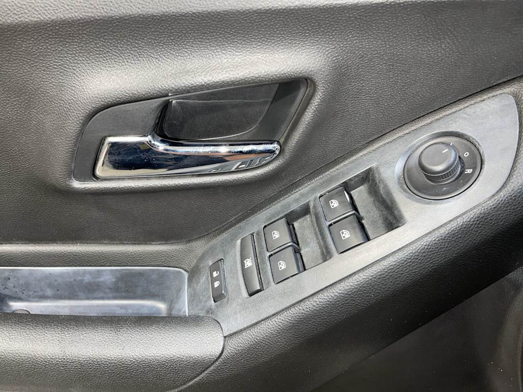 Thumbnail: 2016 Chevrolet Trax - 24