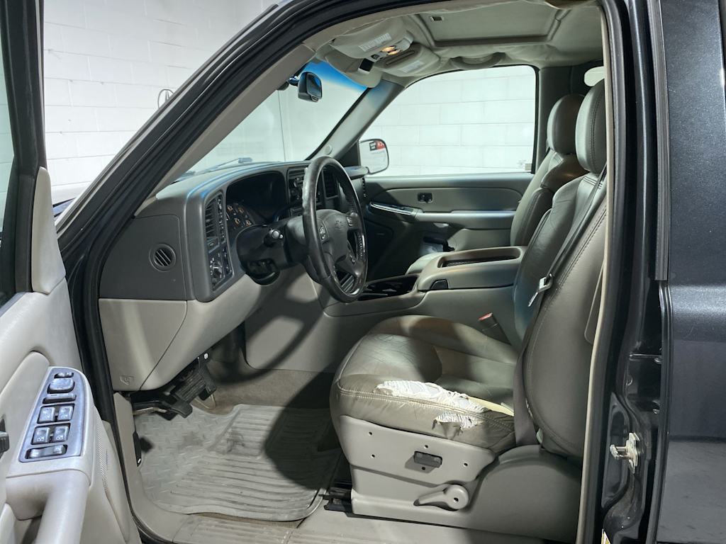 Thumbnail: 2005 Chevrolet Avalanche 1500 - 11