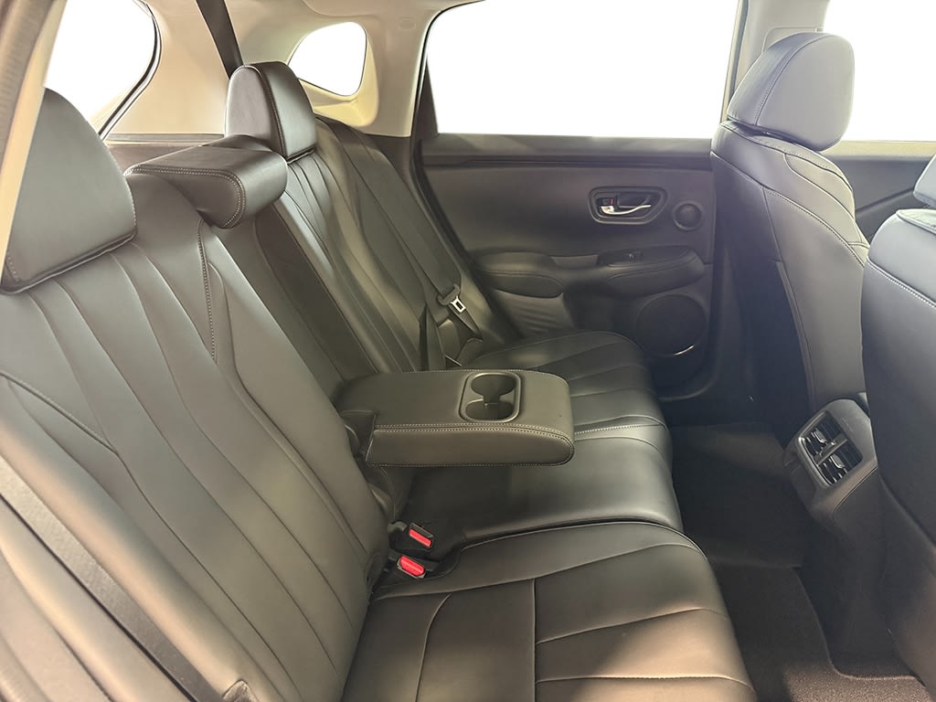 2025 Acura ADX  33