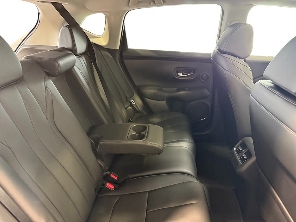 2025 Acura ADX  33