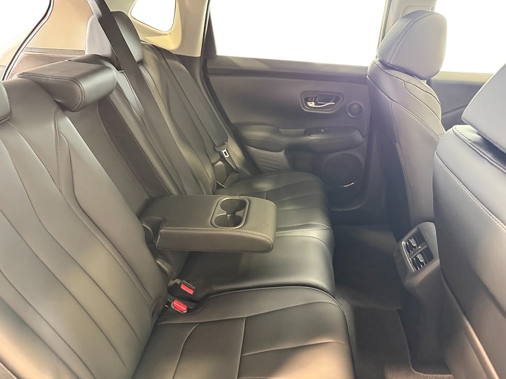2025 Acura ADX  33