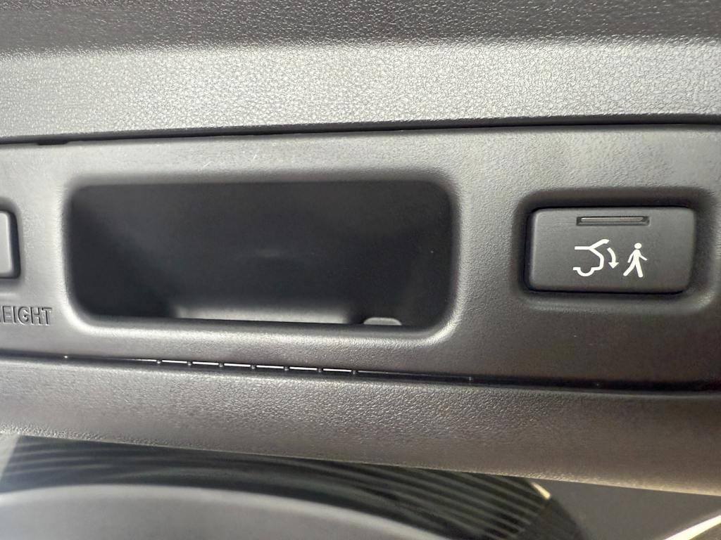 Thumbnail: 2025 Acura ADX - 33