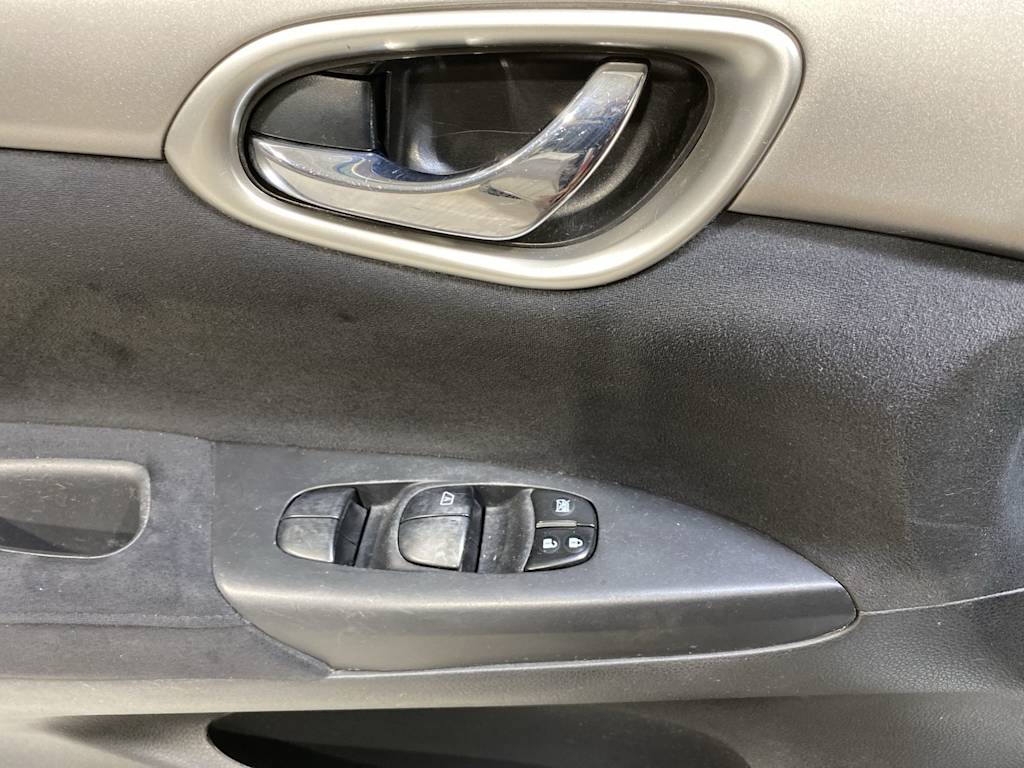 Thumbnail: 2013 Nissan Sentra - 23