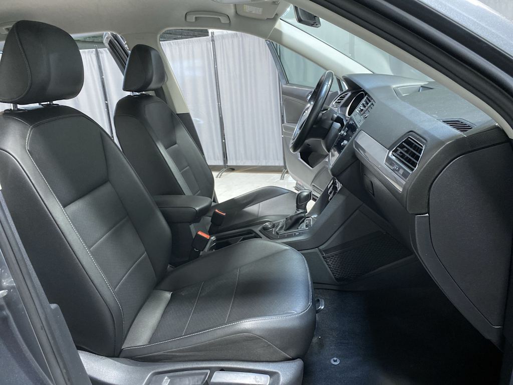 Thumbnail: 2018 Volkswagen Tiguan - 21