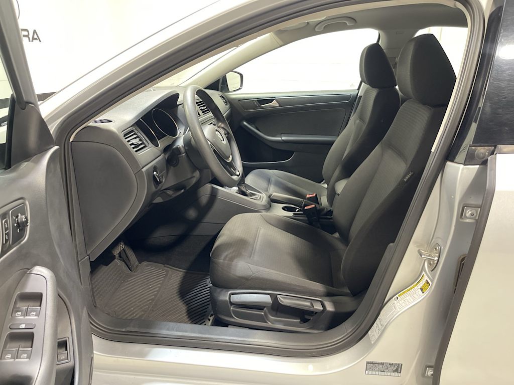 Thumbnail: 2015 Volkswagen Jetta - 11