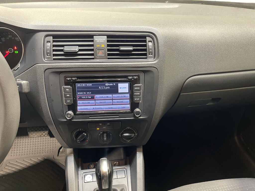 Thumbnail: 2015 Volkswagen Jetta - 14