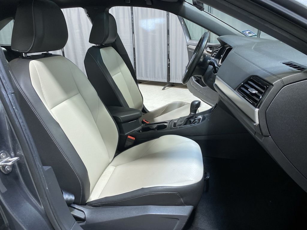 Thumbnail: 2019 Volkswagen Jetta - 21