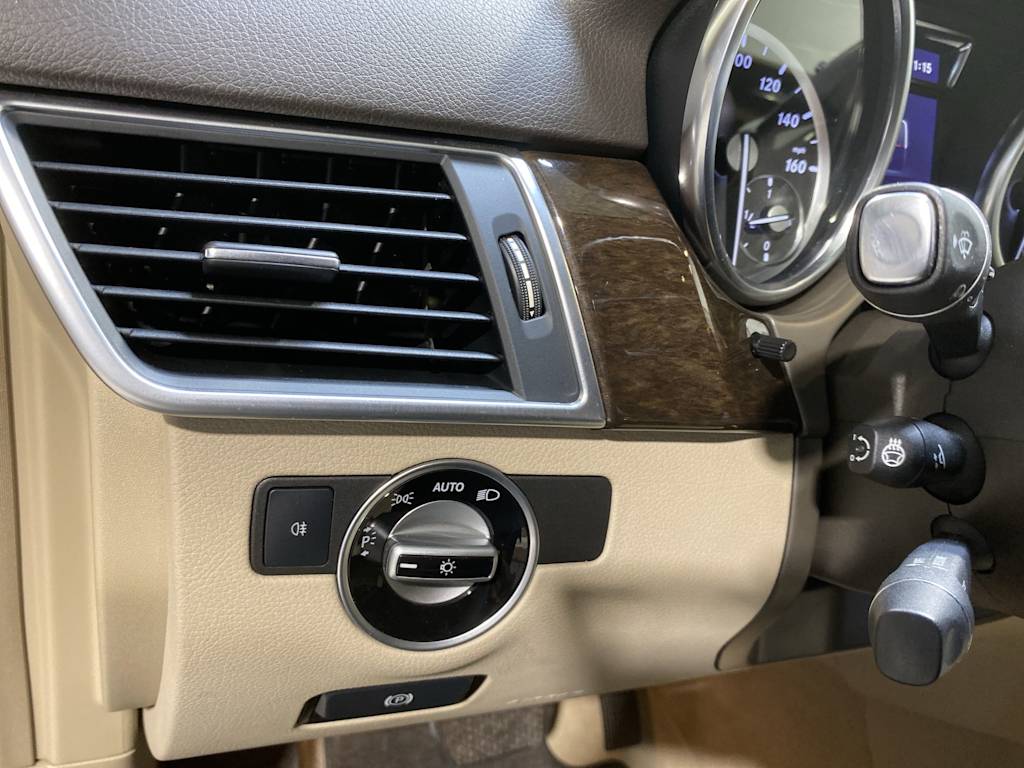 Thumbnail: 2015 Mercedes-Benz M-Class - 24